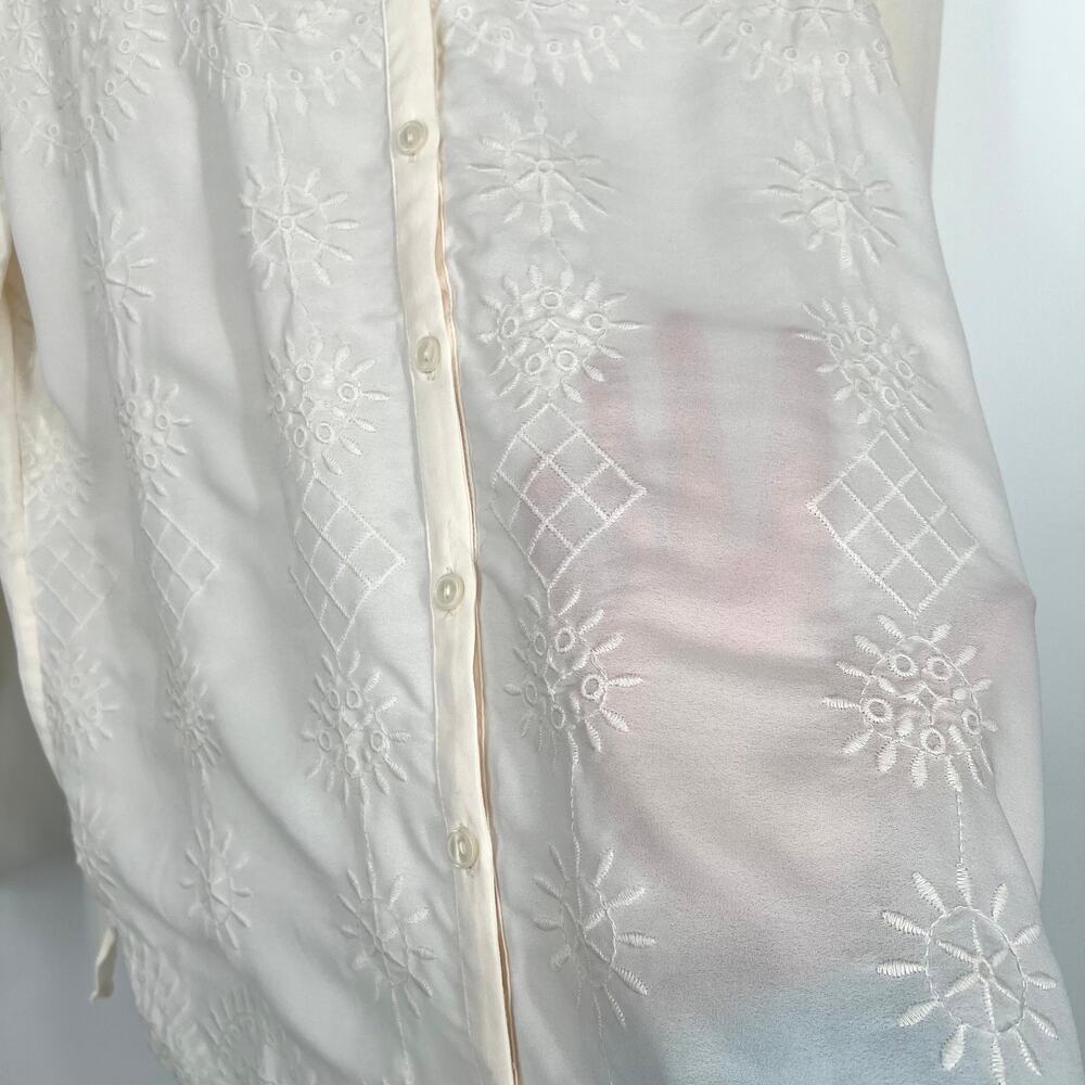 NEW NWT Chicos Embroidered White Long Sleeve Blouse Shirt Top Slightly Sheer - Picture 10 of 11